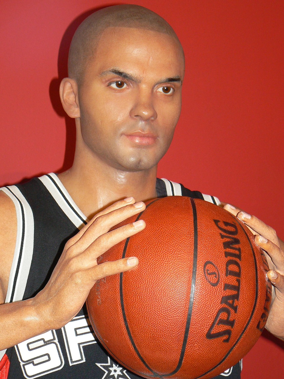 篮球巨星詹姆斯再次闪耀NBA赛场，刷新最新得分记录